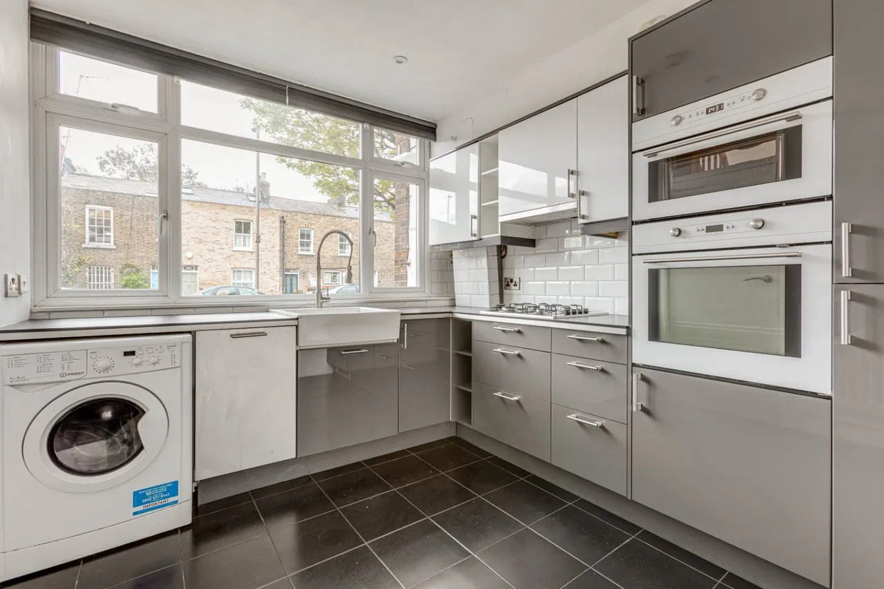 Shoreham Close, London, SW18, photo 6