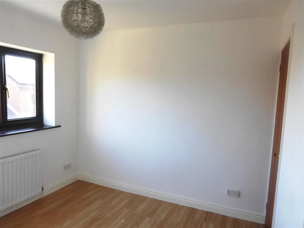 Holly Court, Harworth, DN11, photo 7