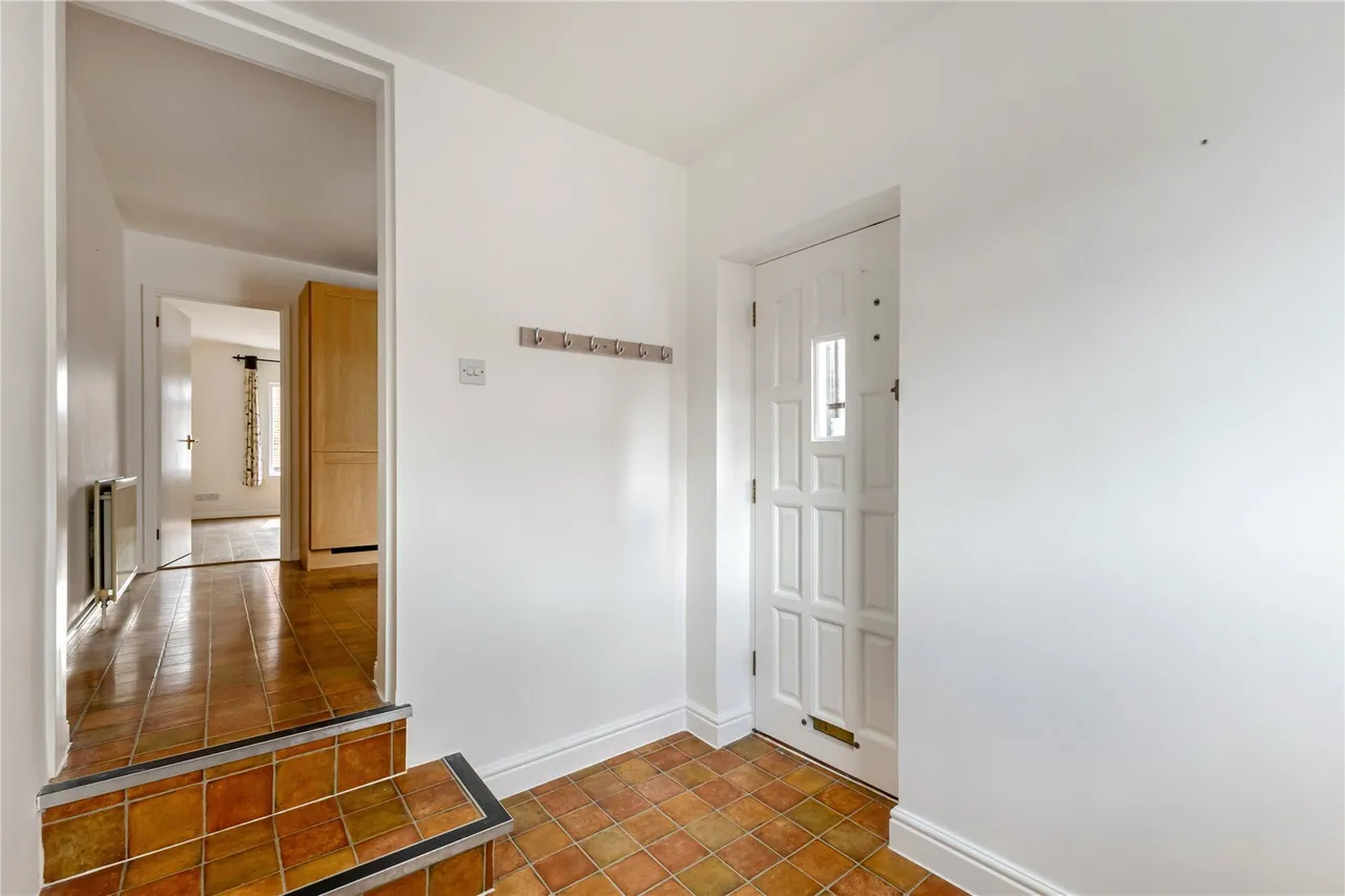 Baker Street, Weybridge, Surrey, KT13, photo 2