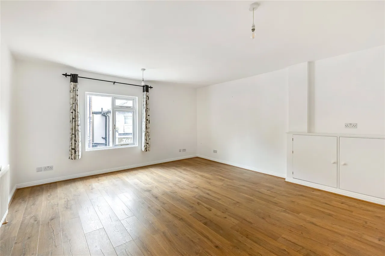 Baker Street, Weybridge, Surrey, KT13, photo 4