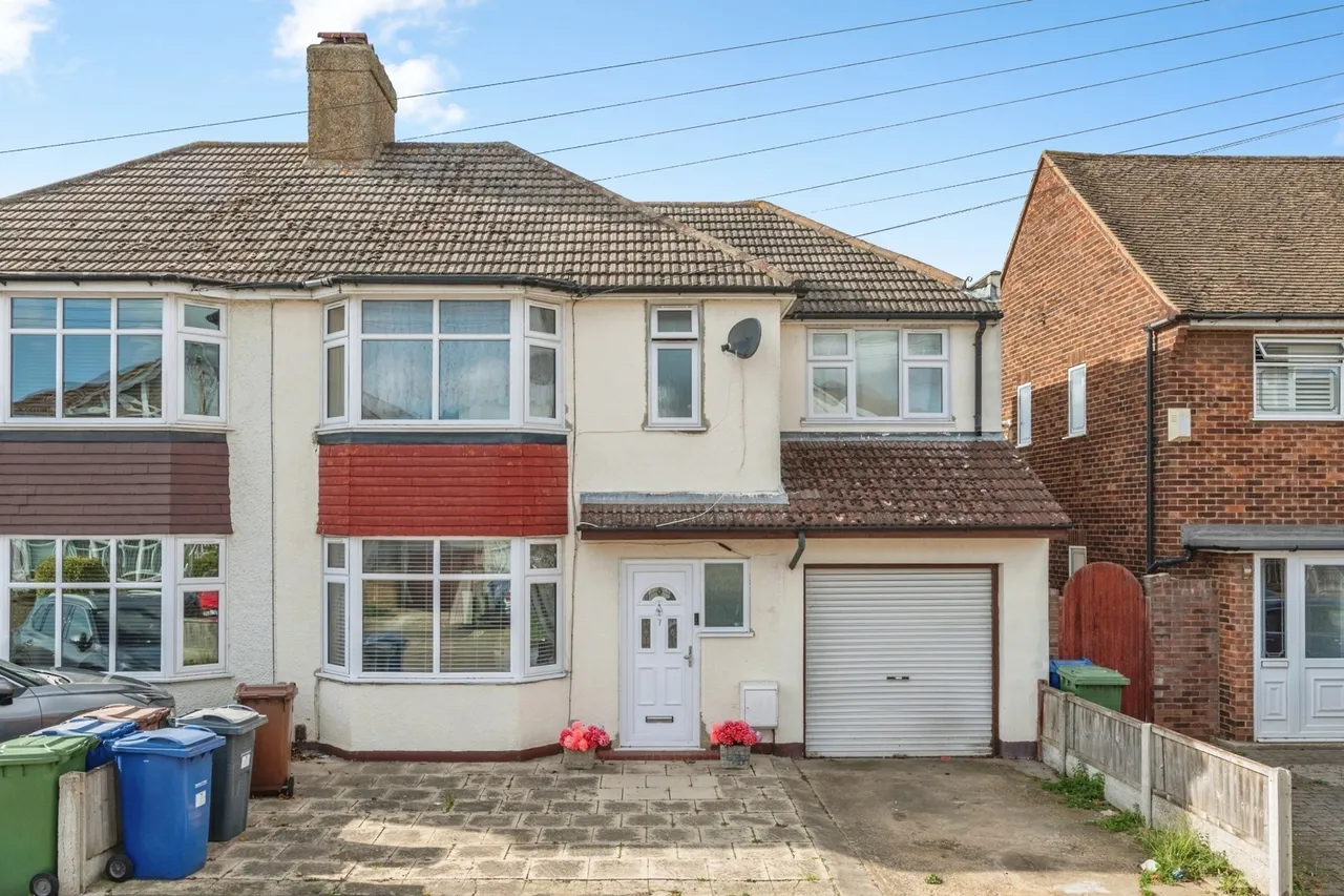 4 bed house for sale, Oxford Avenue, Grays, RM16