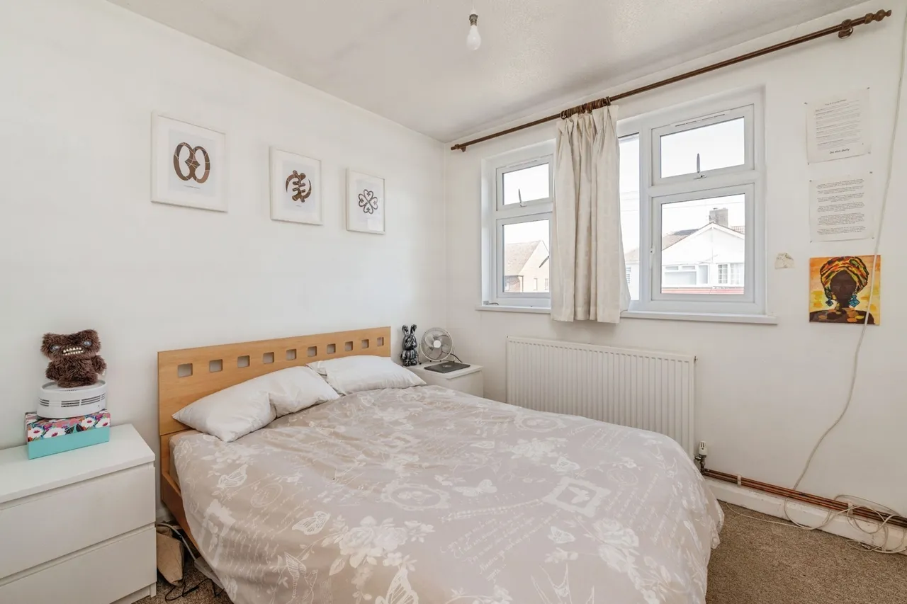 Oxford Avenue, Grays, RM16, photo 17