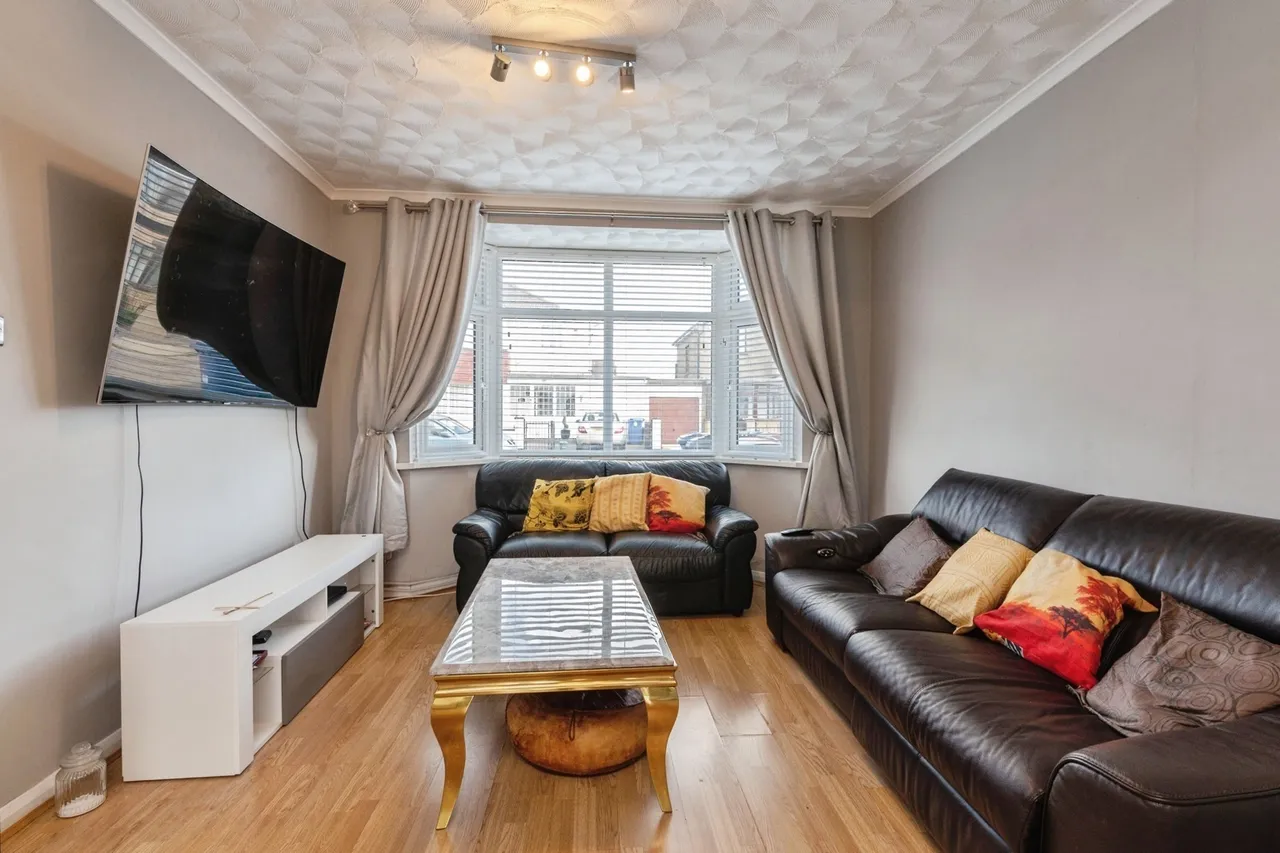 Oxford Avenue, Grays, RM16, photo 2
