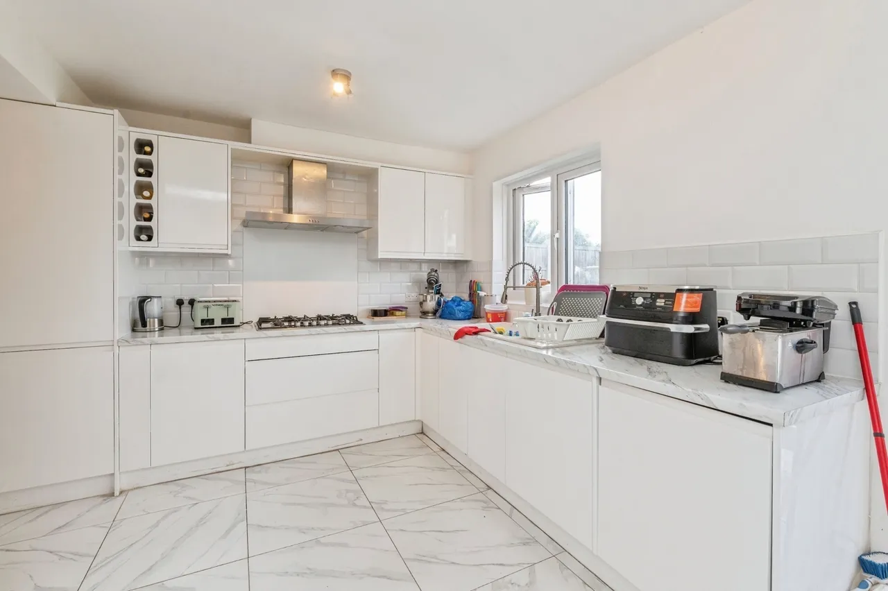 Oxford Avenue, Grays, RM16, photo 9