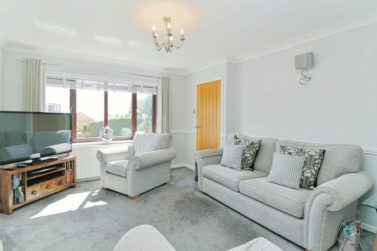 Regency Park Road, Pudsey, LS28, photo 3