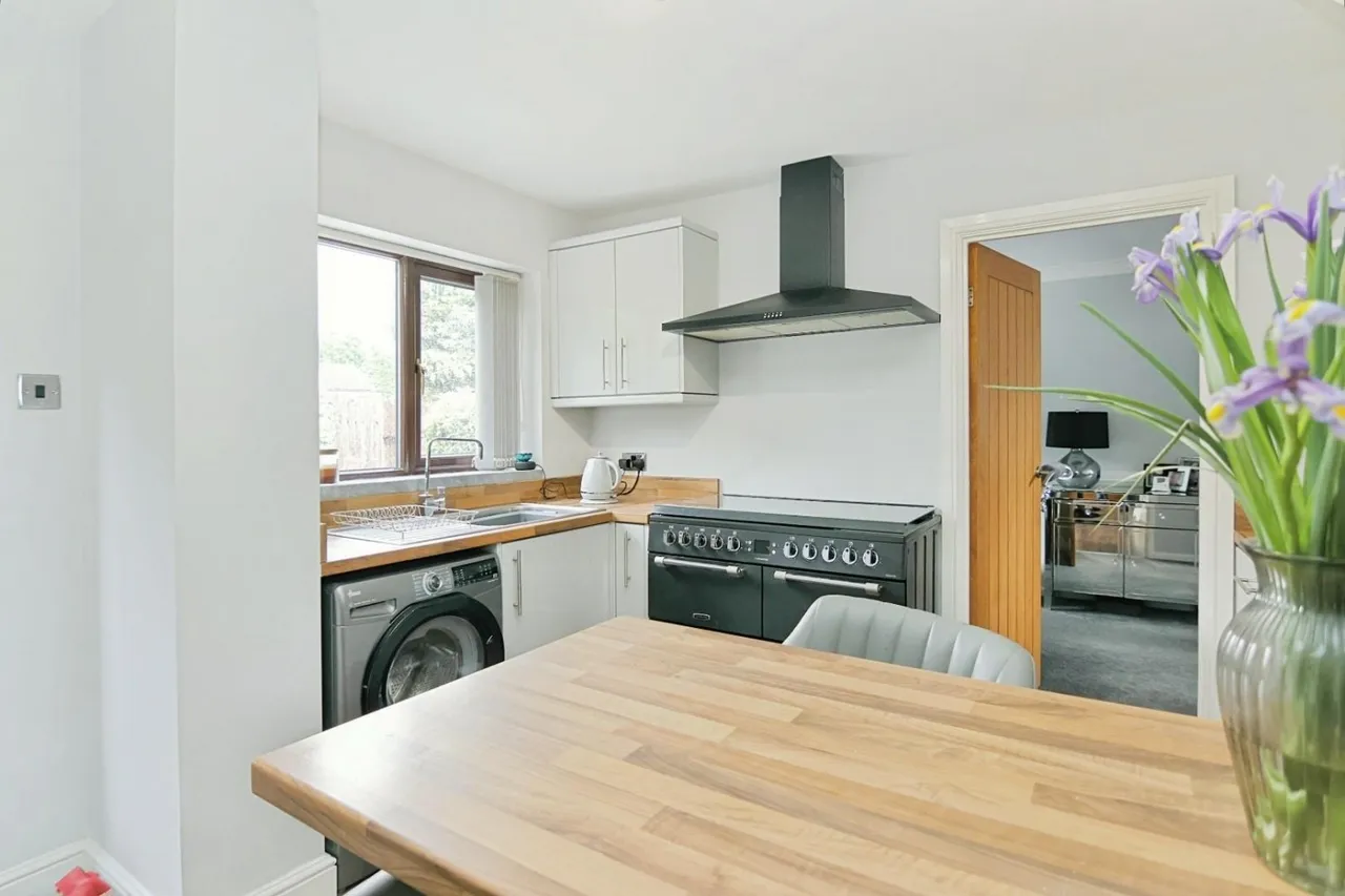 Regency Park Road, Pudsey, LS28, photo 6