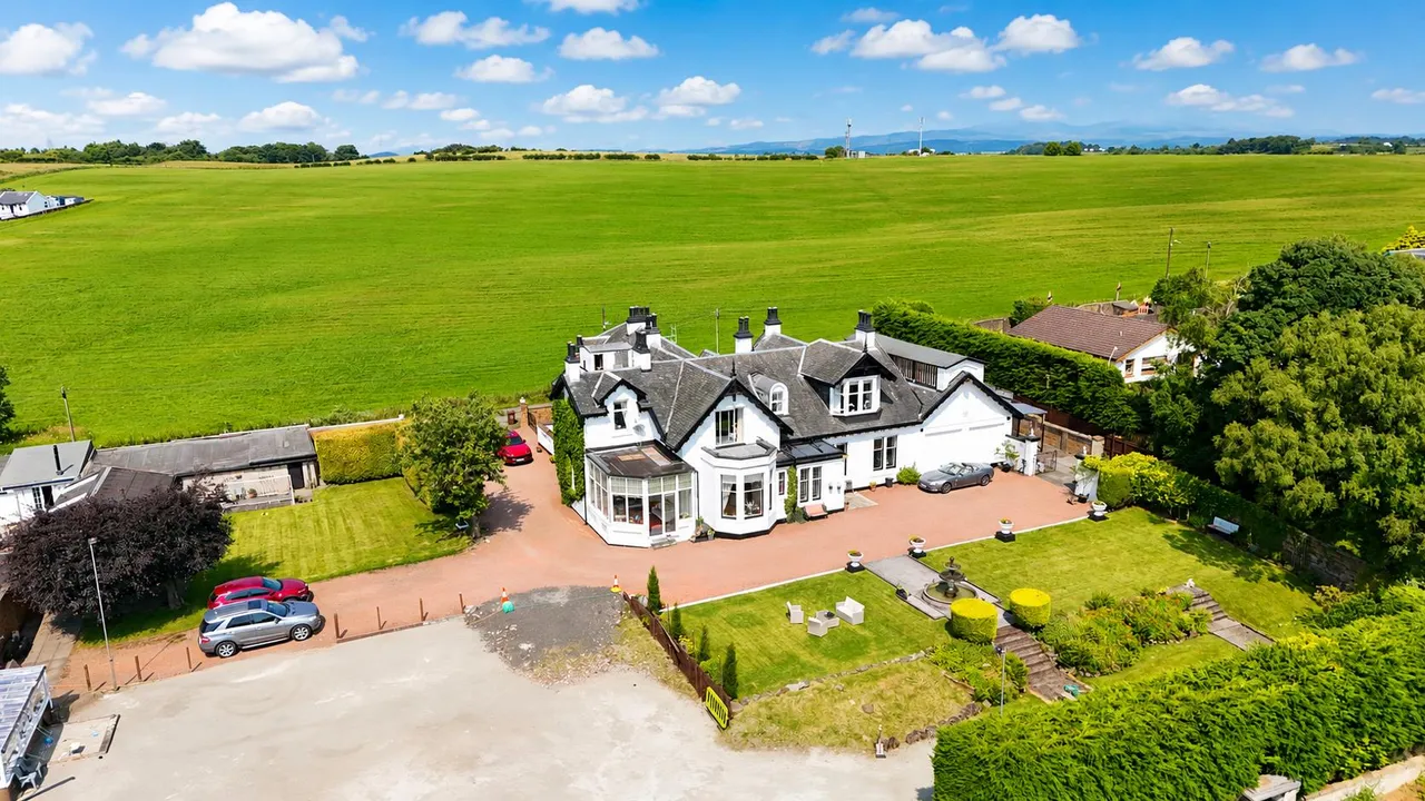 7 bed house for sale — Glenboig House, Glenboig, Coatbridge, ML5 2RA