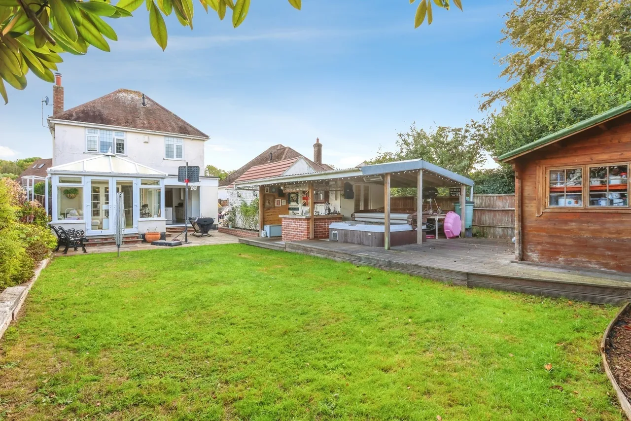 New Road, Northbourne, BH10, photo 2