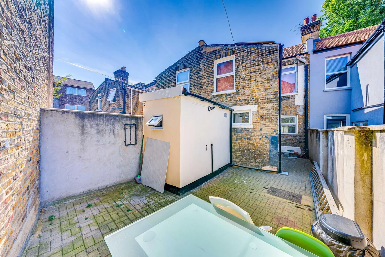 Cemetery Road, London, E7, photo 31