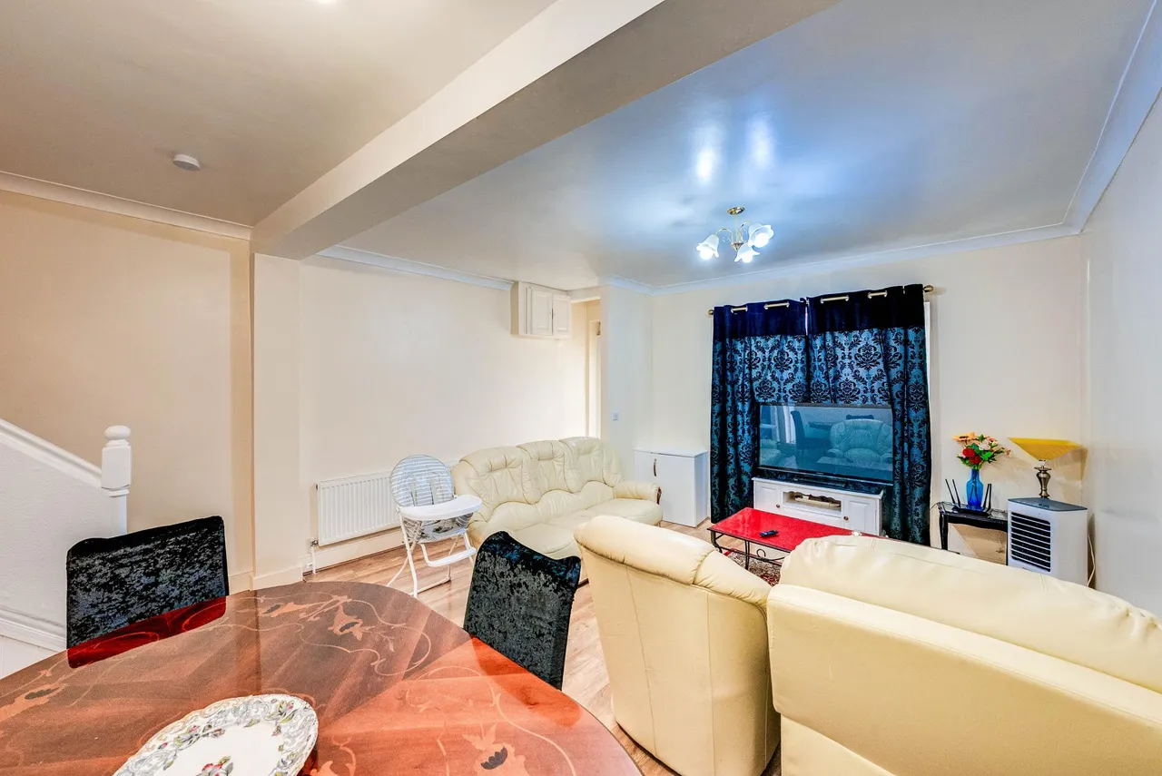 Cemetery Road, London, E7, photo 8