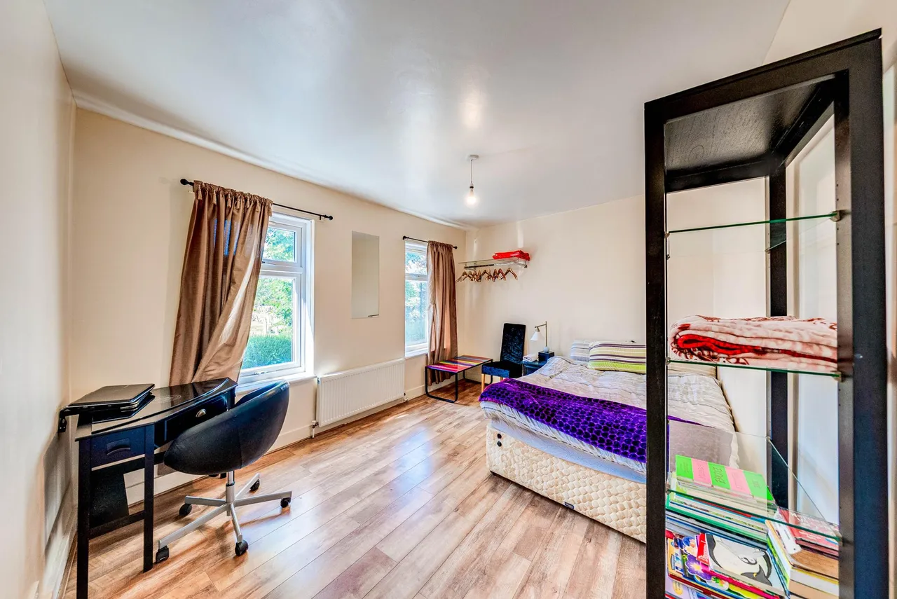 Cemetery Road, London, E7, photo 11