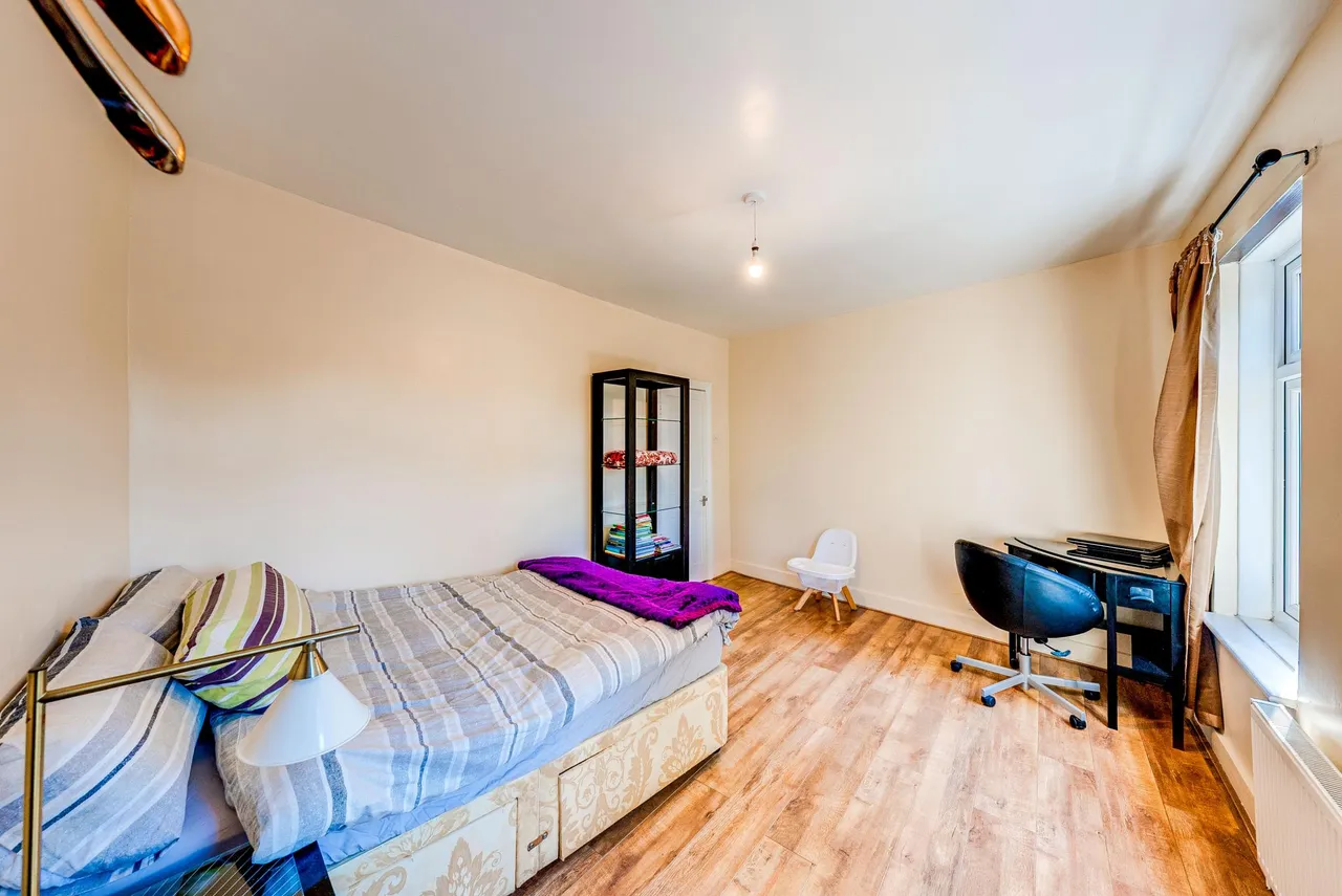 Cemetery Road, London, E7, photo 14
