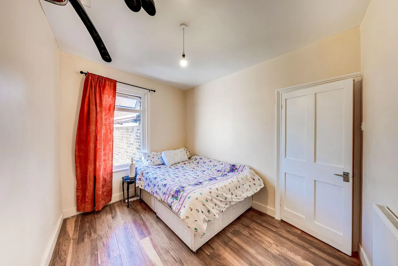Cemetery Road, London, E7, photo 19