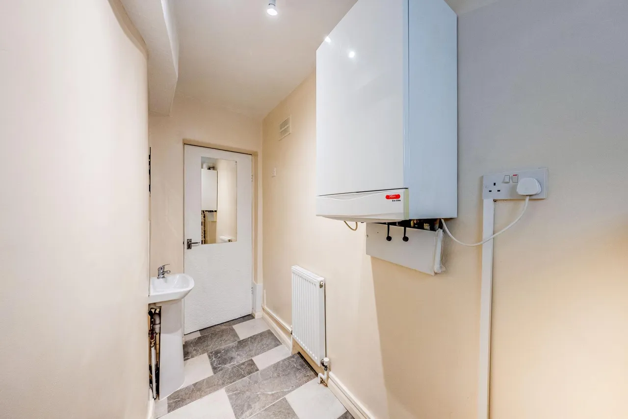 Cemetery Road, London, E7, photo 28
