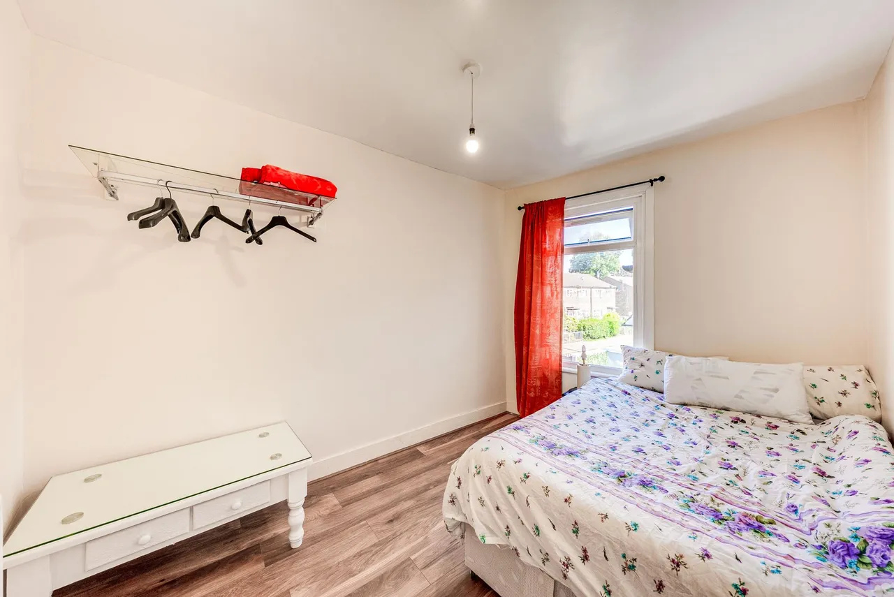 Cemetery Road, London, E7, photo 18