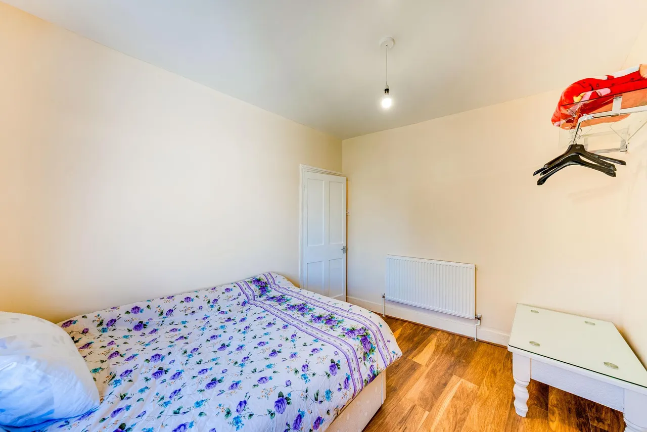 Cemetery Road, London, E7, photo 20