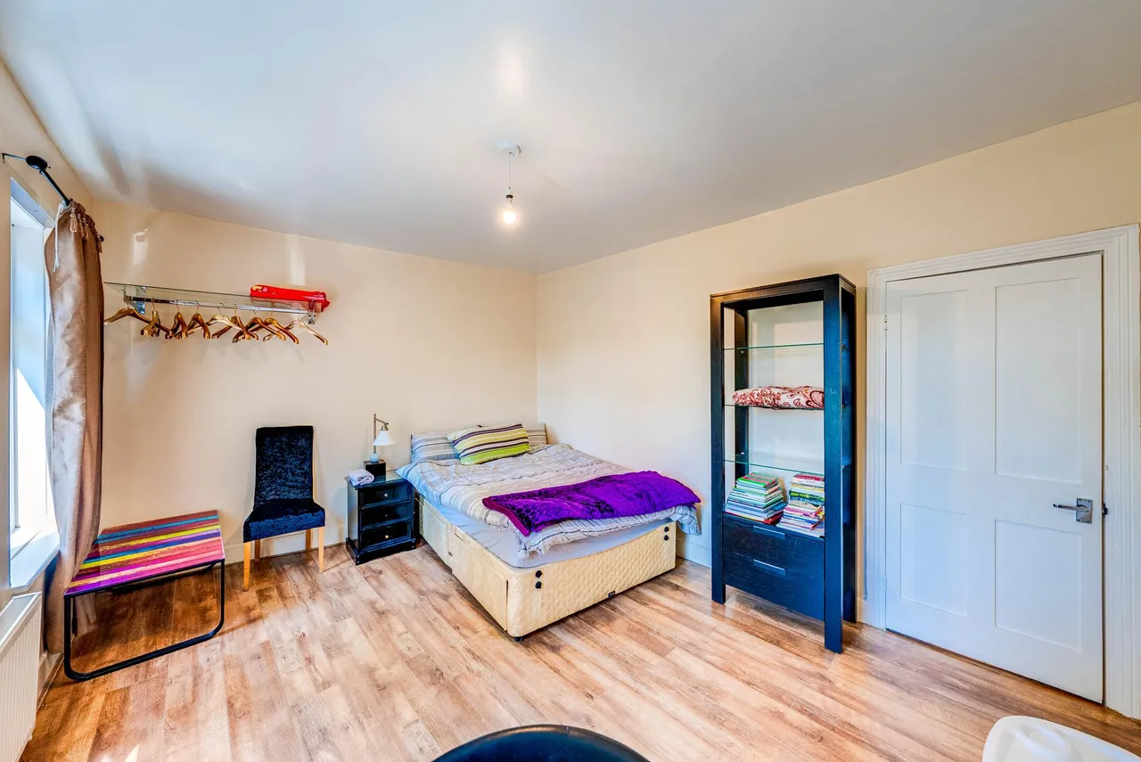 Cemetery Road, London, E7, photo 13