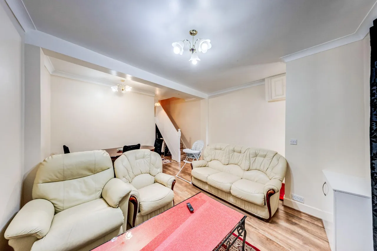 Cemetery Road, London, E7, photo 5
