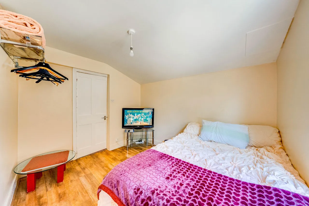 Cemetery Road, London, E7, photo 17