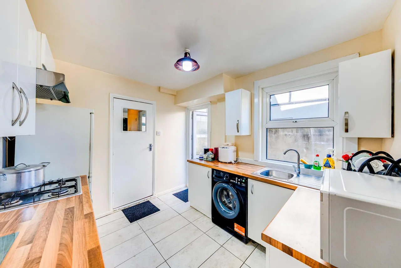 Cemetery Road, London, E7, photo 2