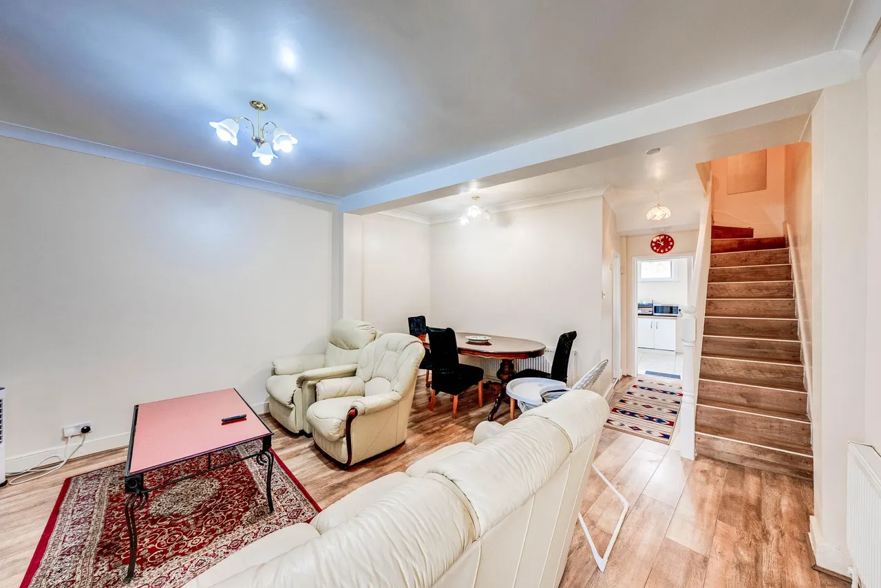 Cemetery Road, London, E7, photo 6