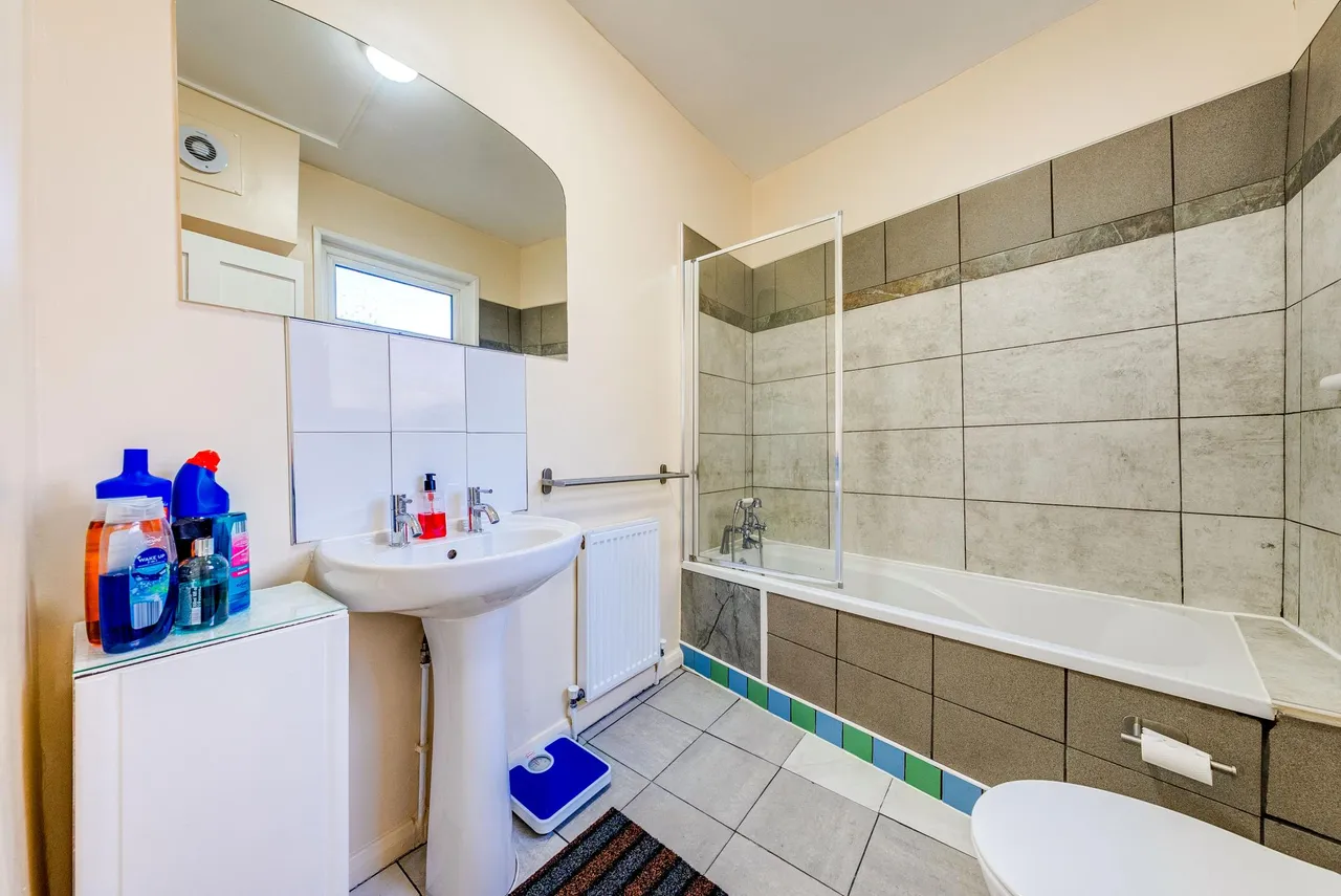 Cemetery Road, London, E7, photo 23