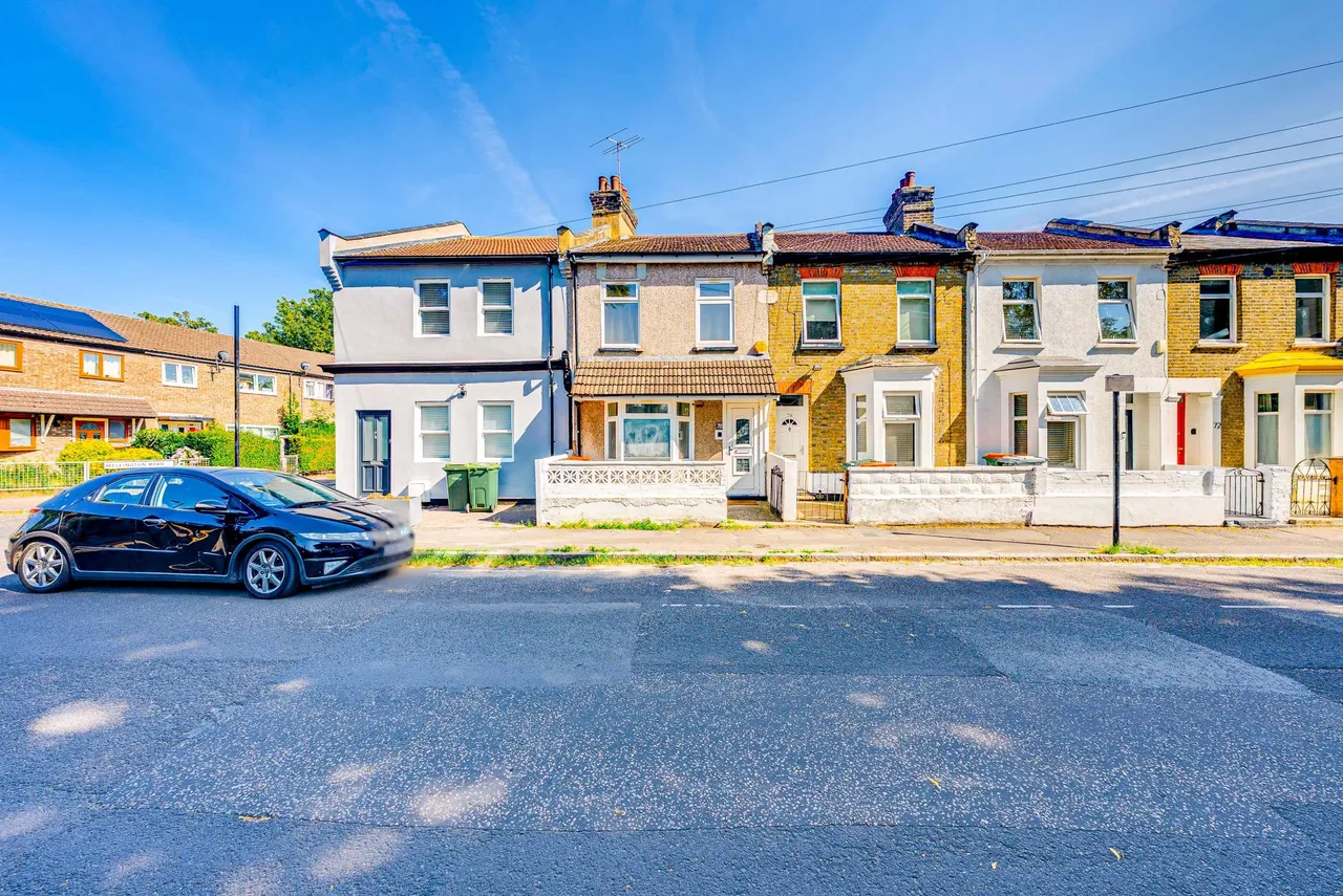 Cemetery Road, London, E7, photo 32