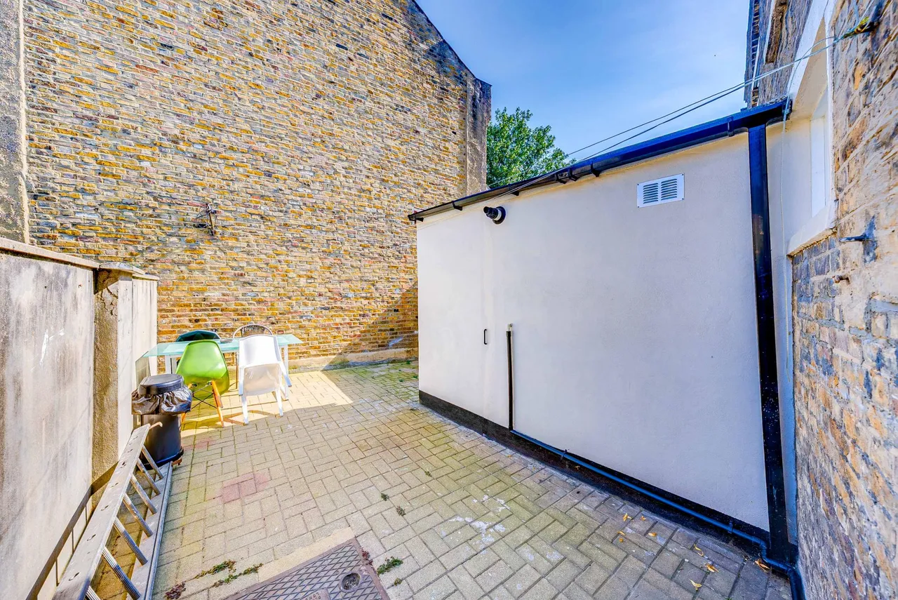 Cemetery Road, London, E7, photo 30