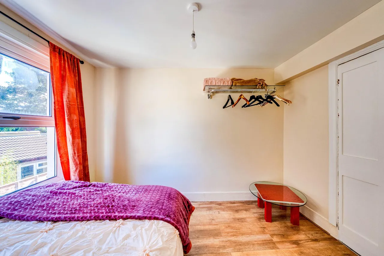 Cemetery Road, London, E7, photo 16