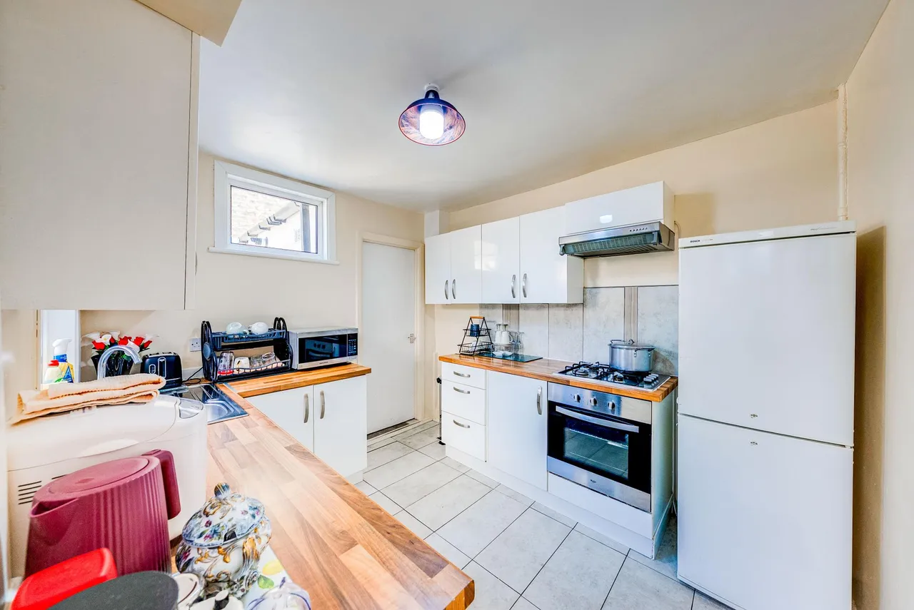 Cemetery Road, London, E7, photo 9