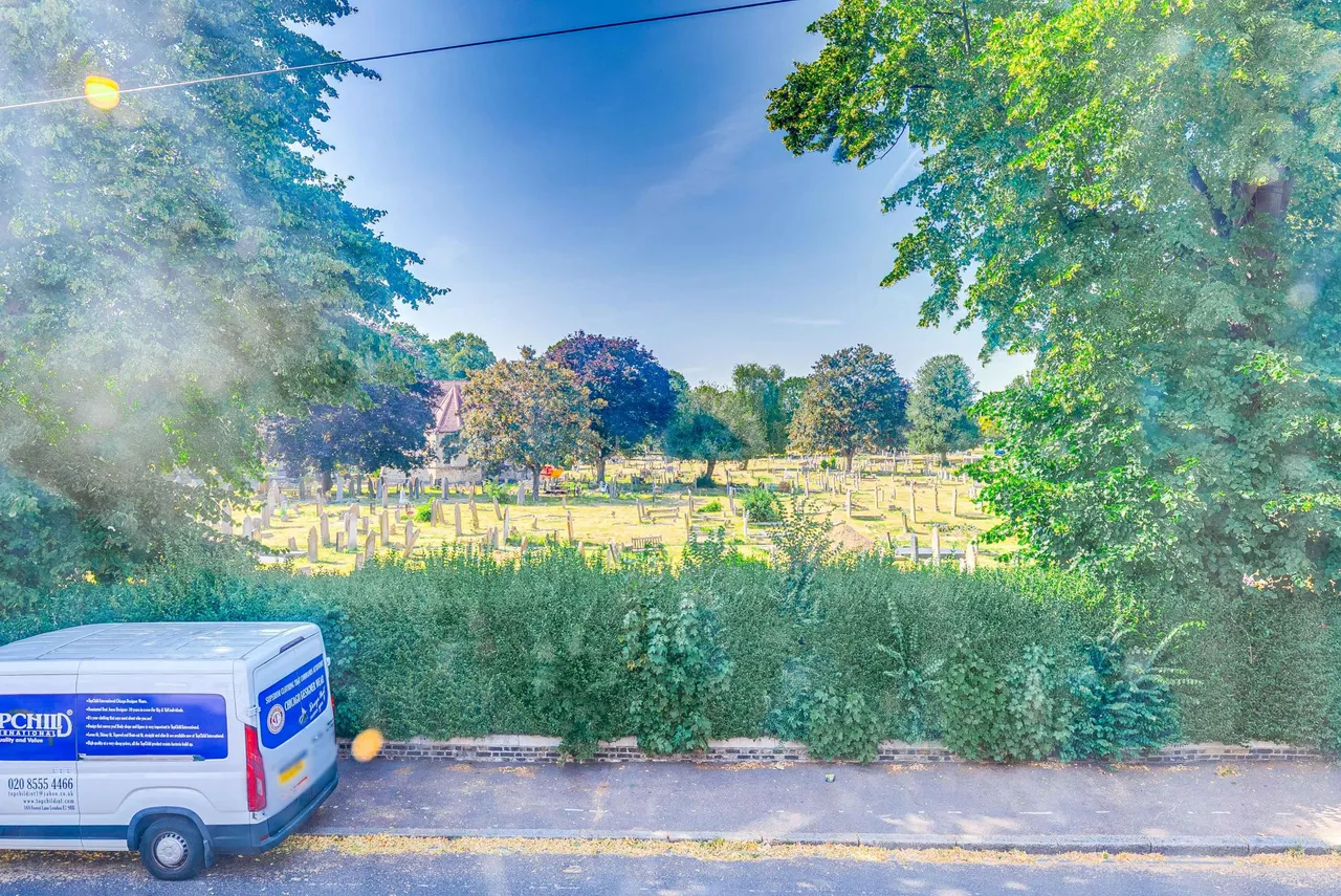 Cemetery Road, London, E7, photo 22