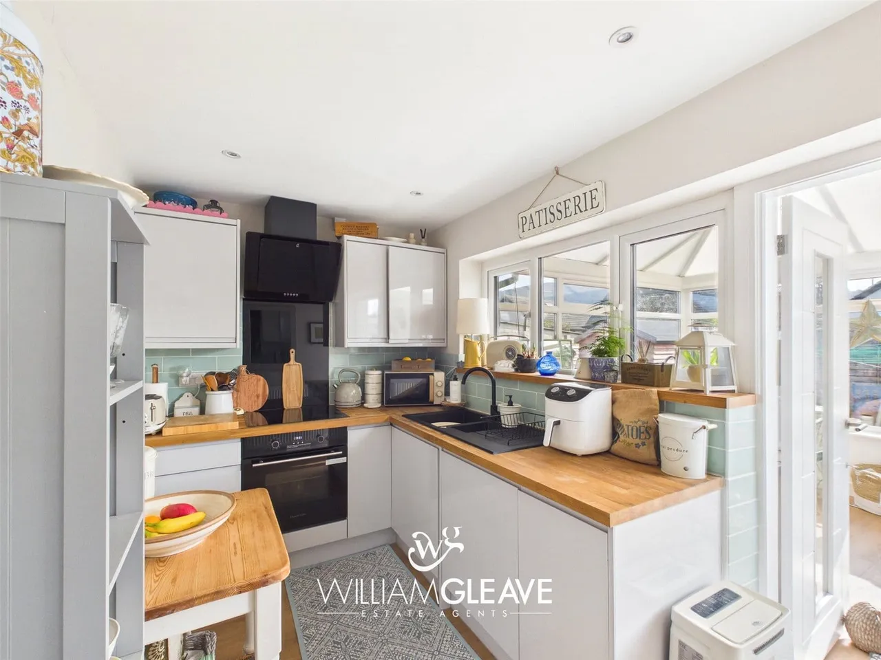 Bangor Crescent, Prestatyn, Denbighshire, LL19 8EN, photo 5