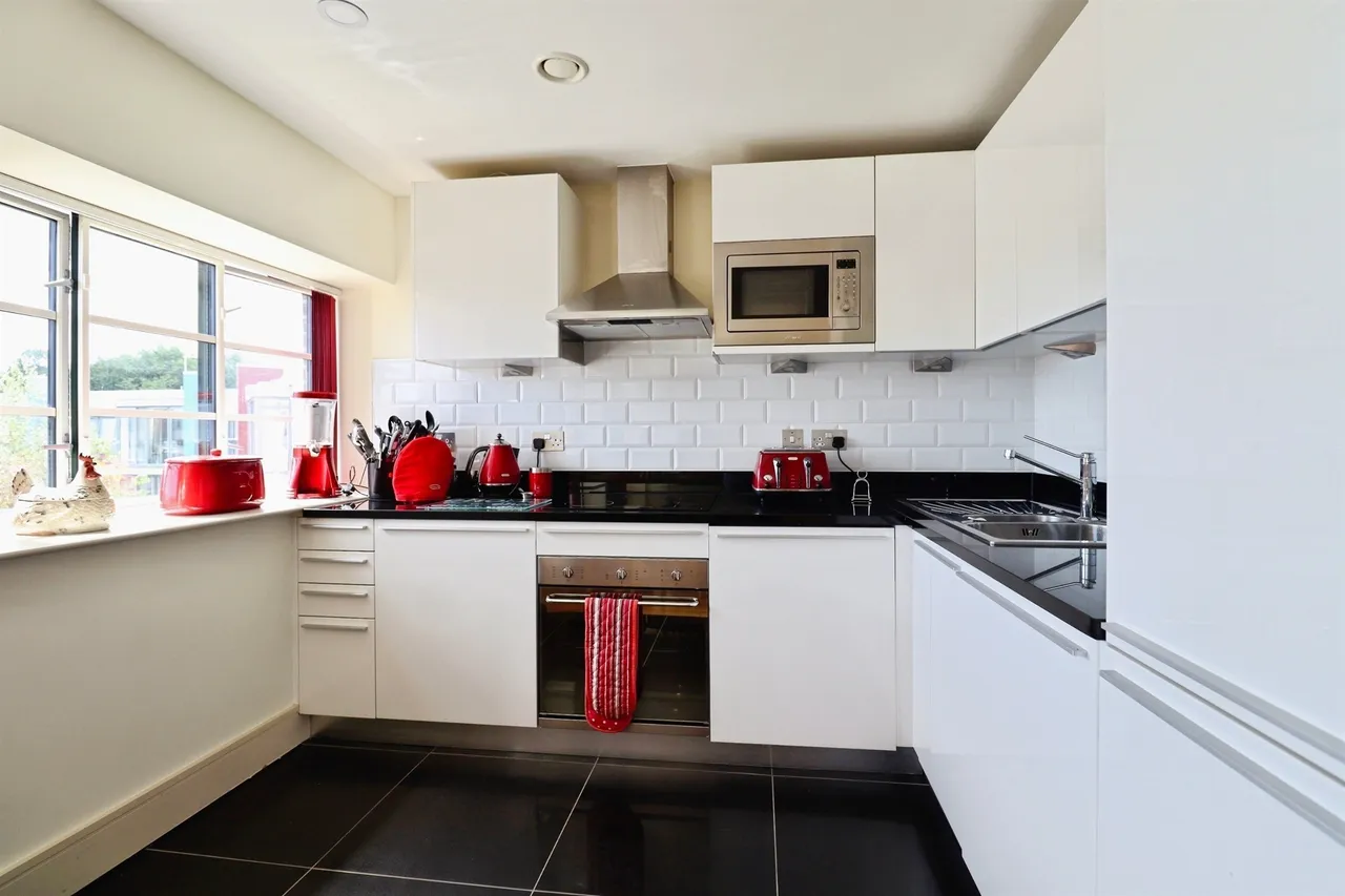 Hayes Road, Penarth, CF64, photo 3
