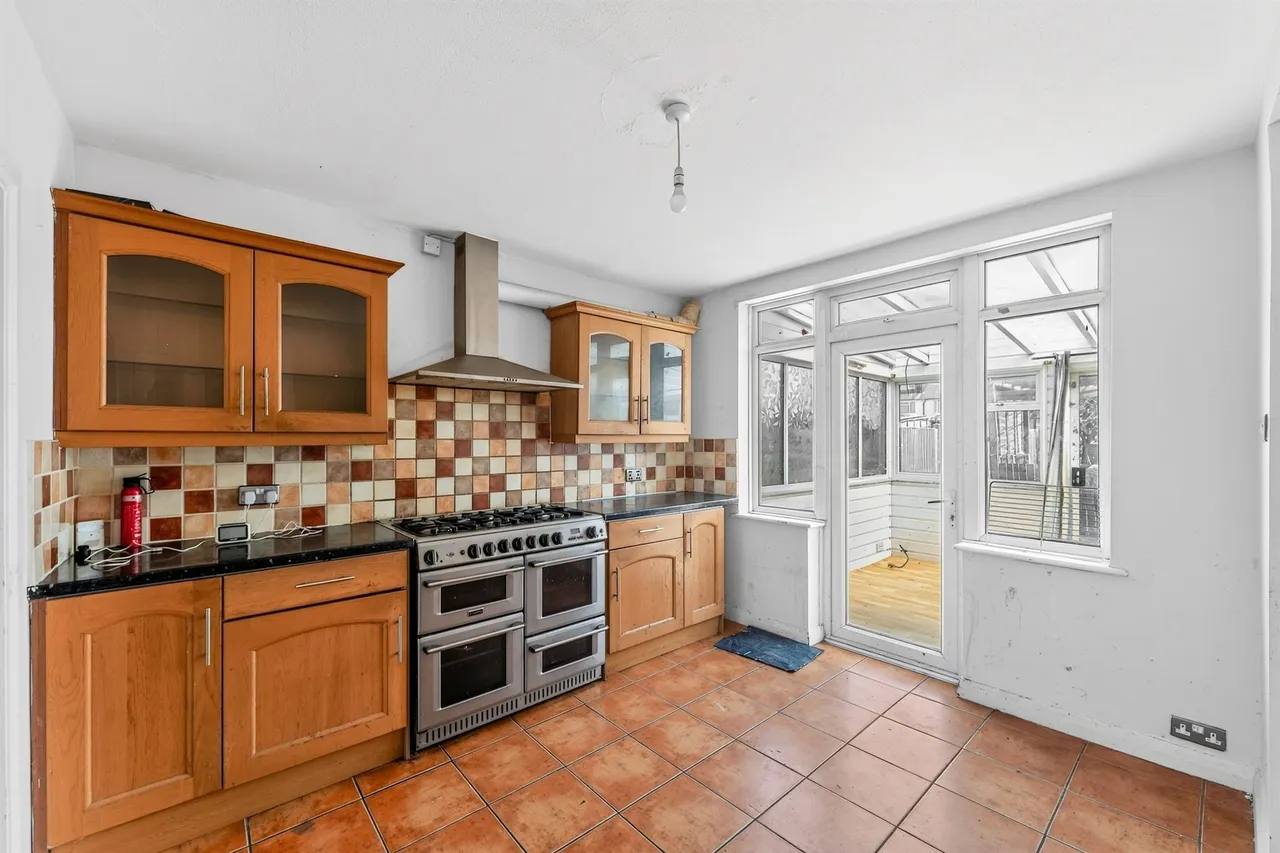 Kingsbridge Road, Morden, photo 10