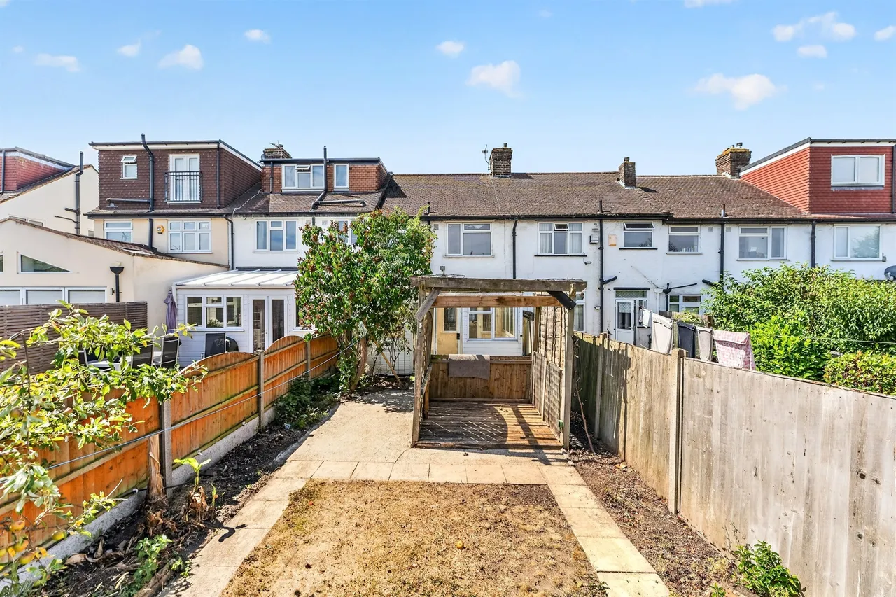 Kingsbridge Road, Morden, photo 7