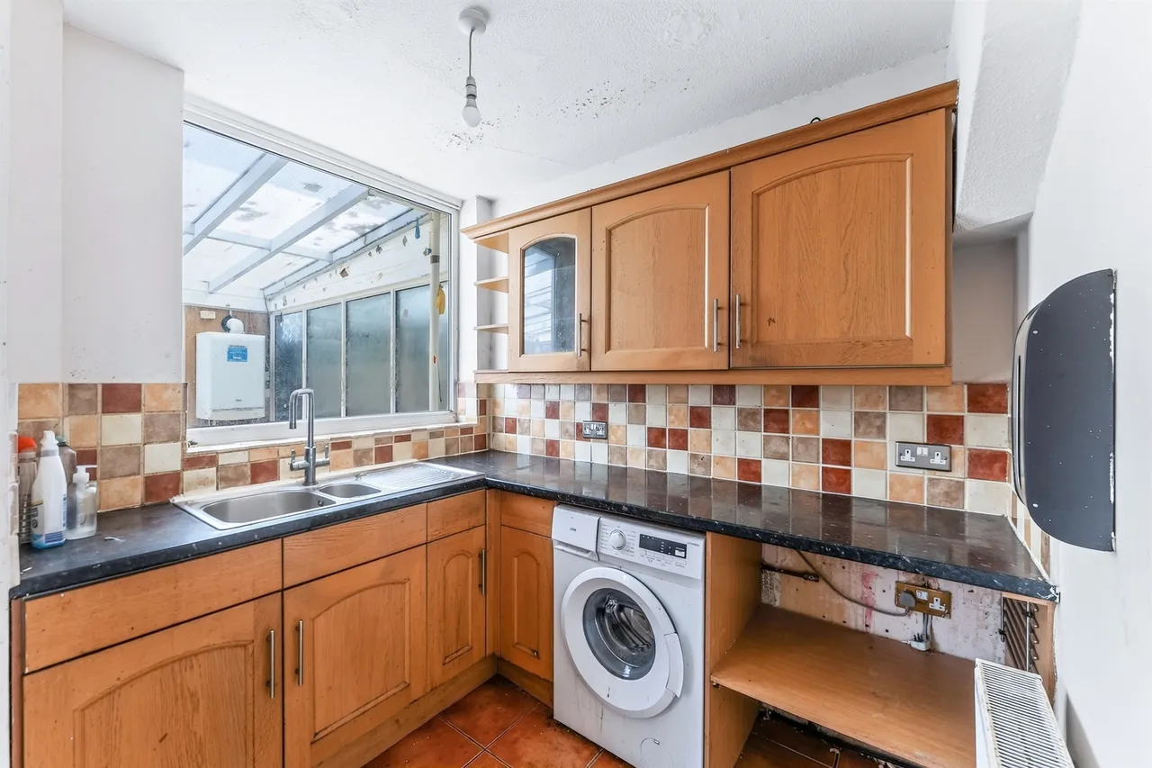 Kingsbridge Road, Morden, photo 11