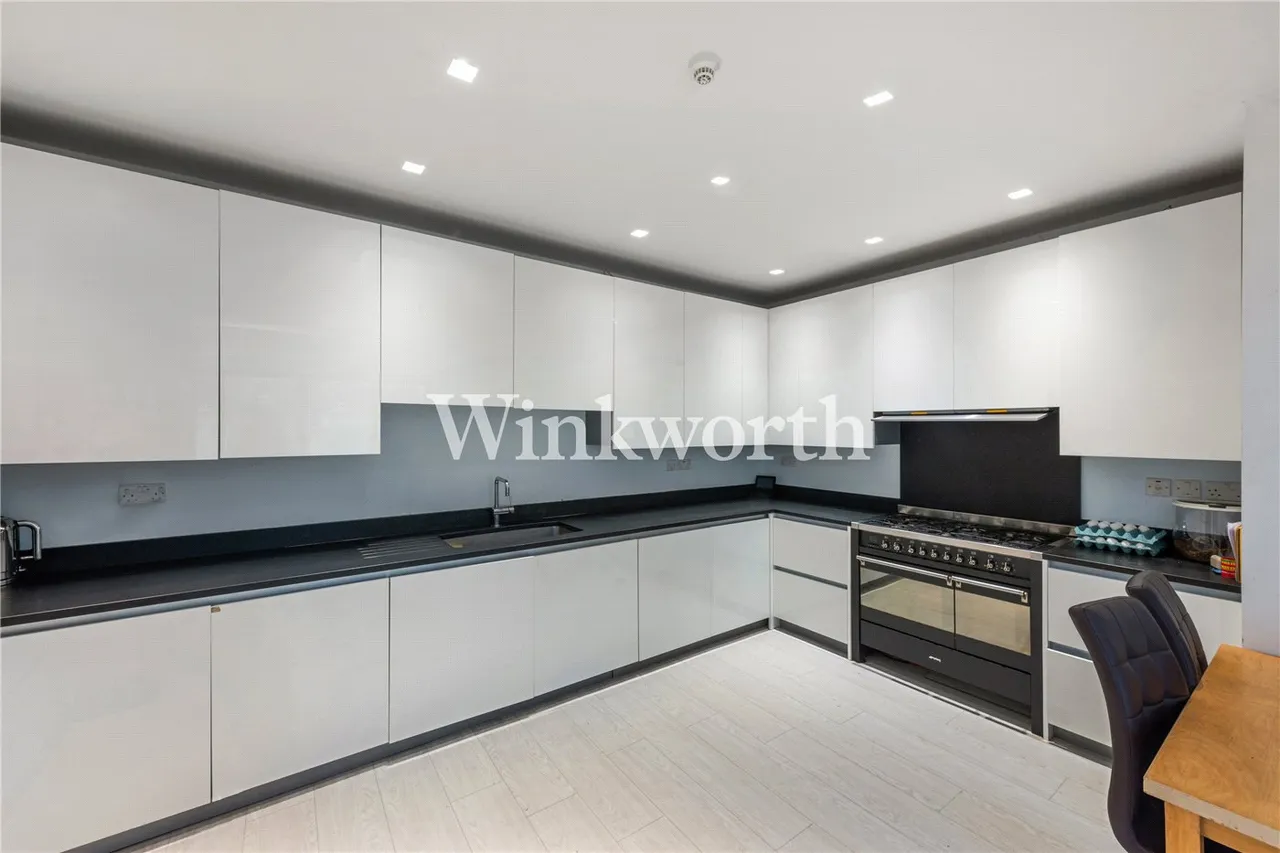 Old Park Road, London, N13, photo 6