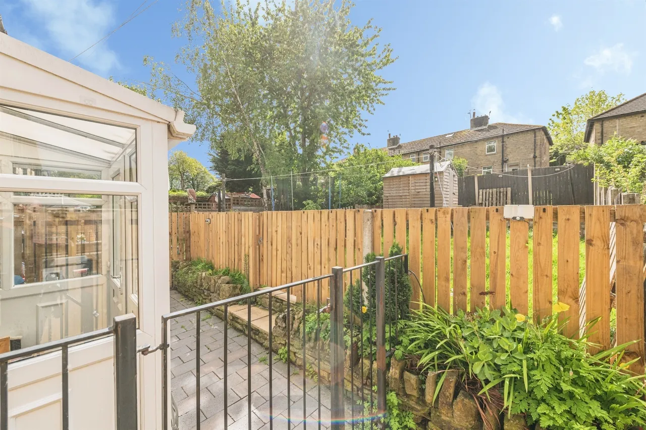 Elm Avenue, Thongsbridge, Holmfirth, photo 10