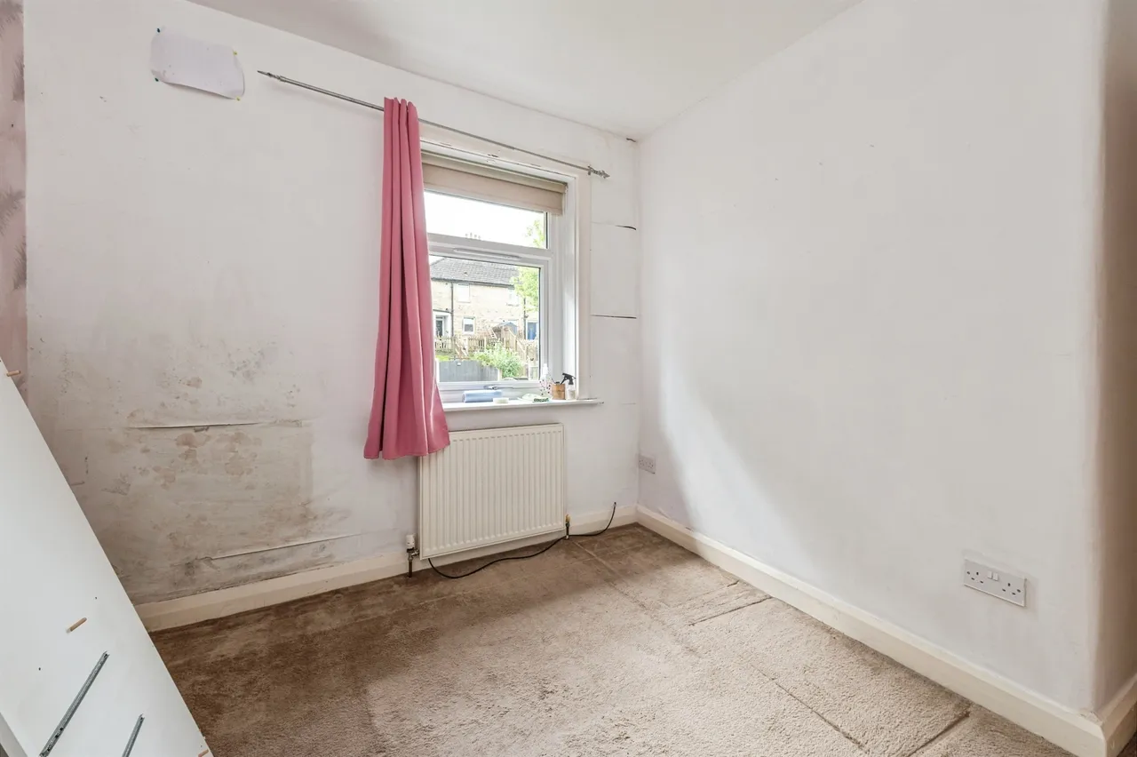 3 bed house for sale — Elm Avenue, Thongsbridge, Holmfirth