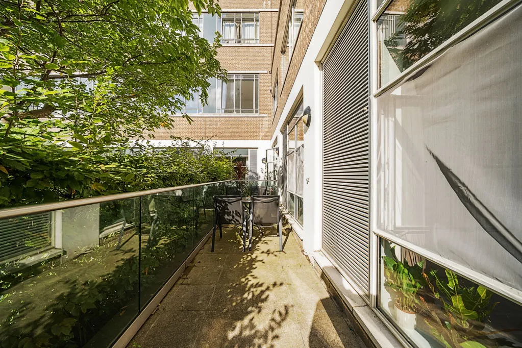 Great West Road, TW8, photo 14
