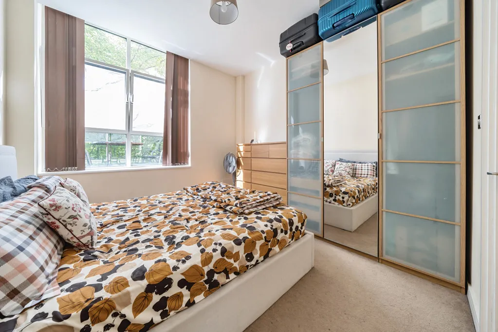 Great West Road, TW8, photo 6