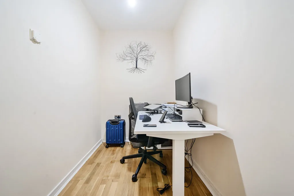 Great West Road, TW8, photo 12