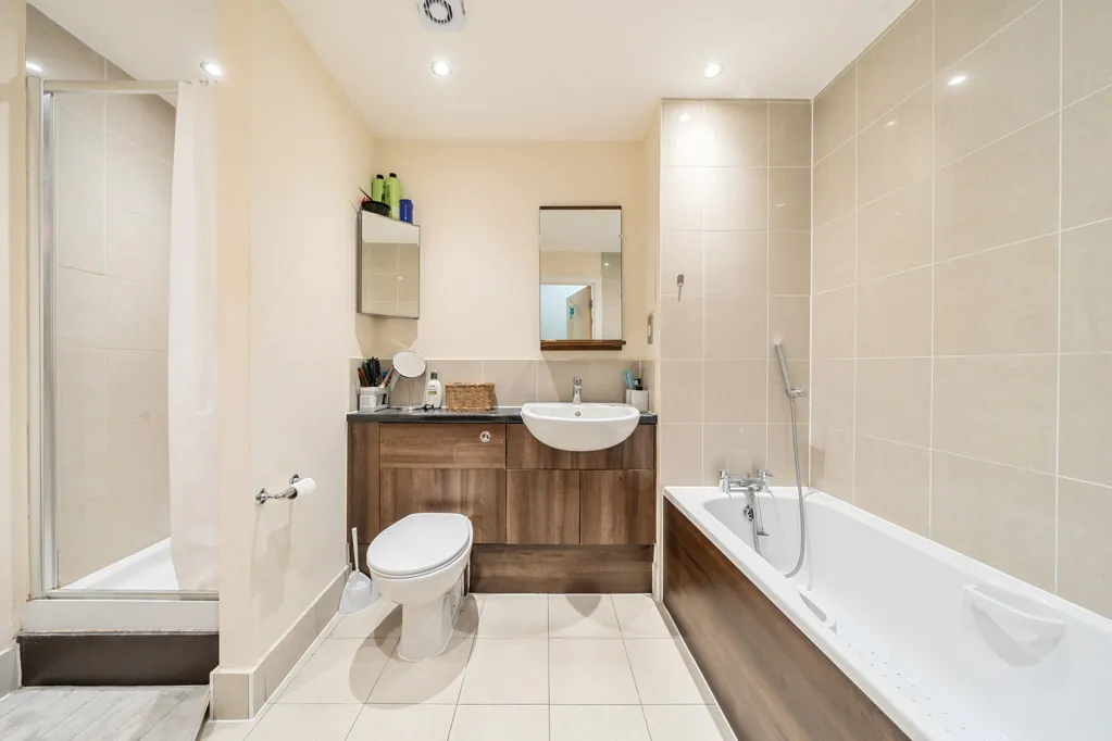 Great West Road, TW8, photo 7
