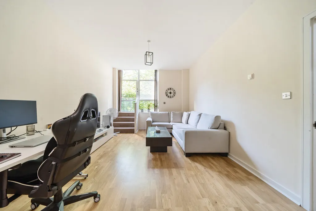 Great West Road, TW8, photo 15
