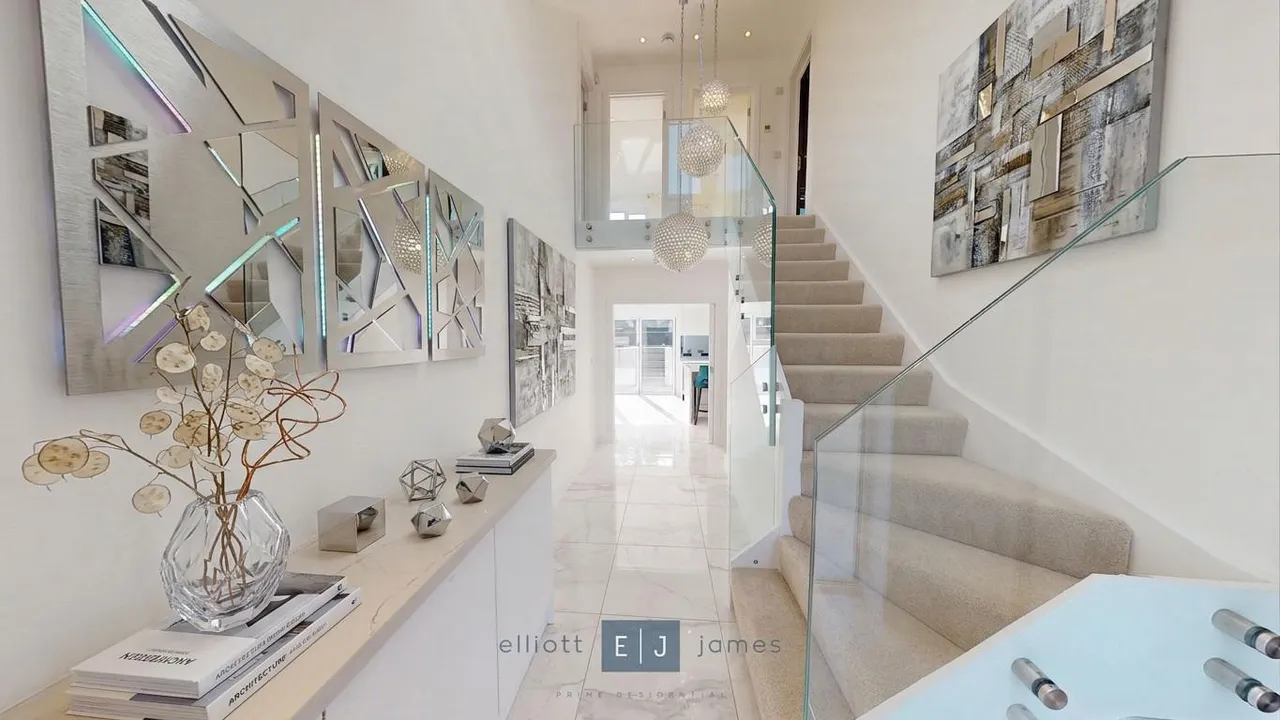 Marjorams Avenue, Loughton, IG10, photo 2