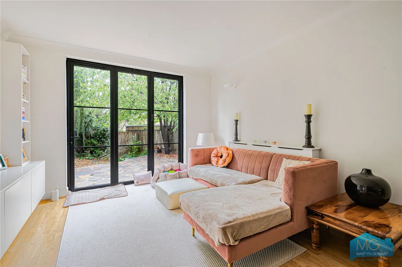 Hutton Grove, North Finchley, N12, photo 17