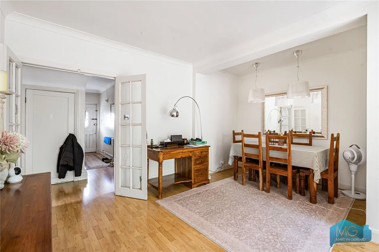 Hutton Grove, North Finchley, N12, photo 18