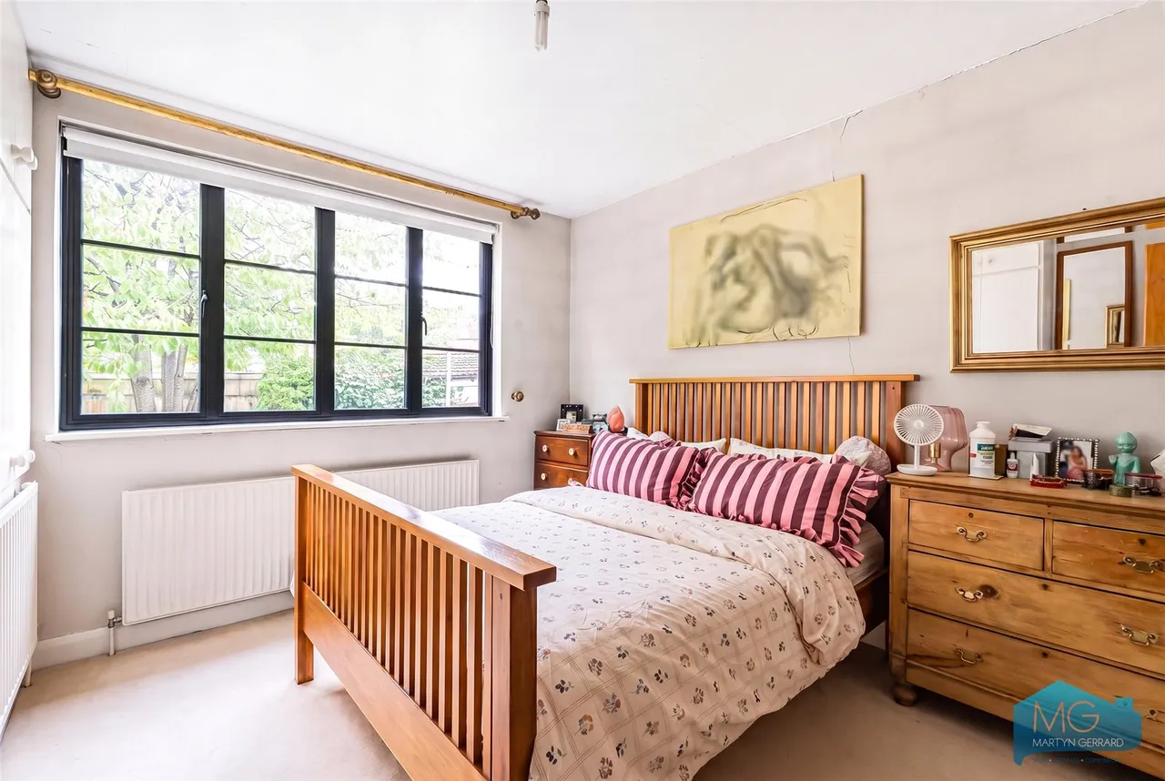 Hutton Grove, North Finchley, N12, photo 6