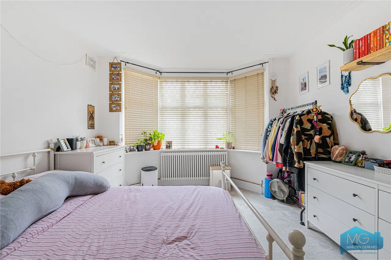 Hutton Grove, North Finchley, N12, photo 11