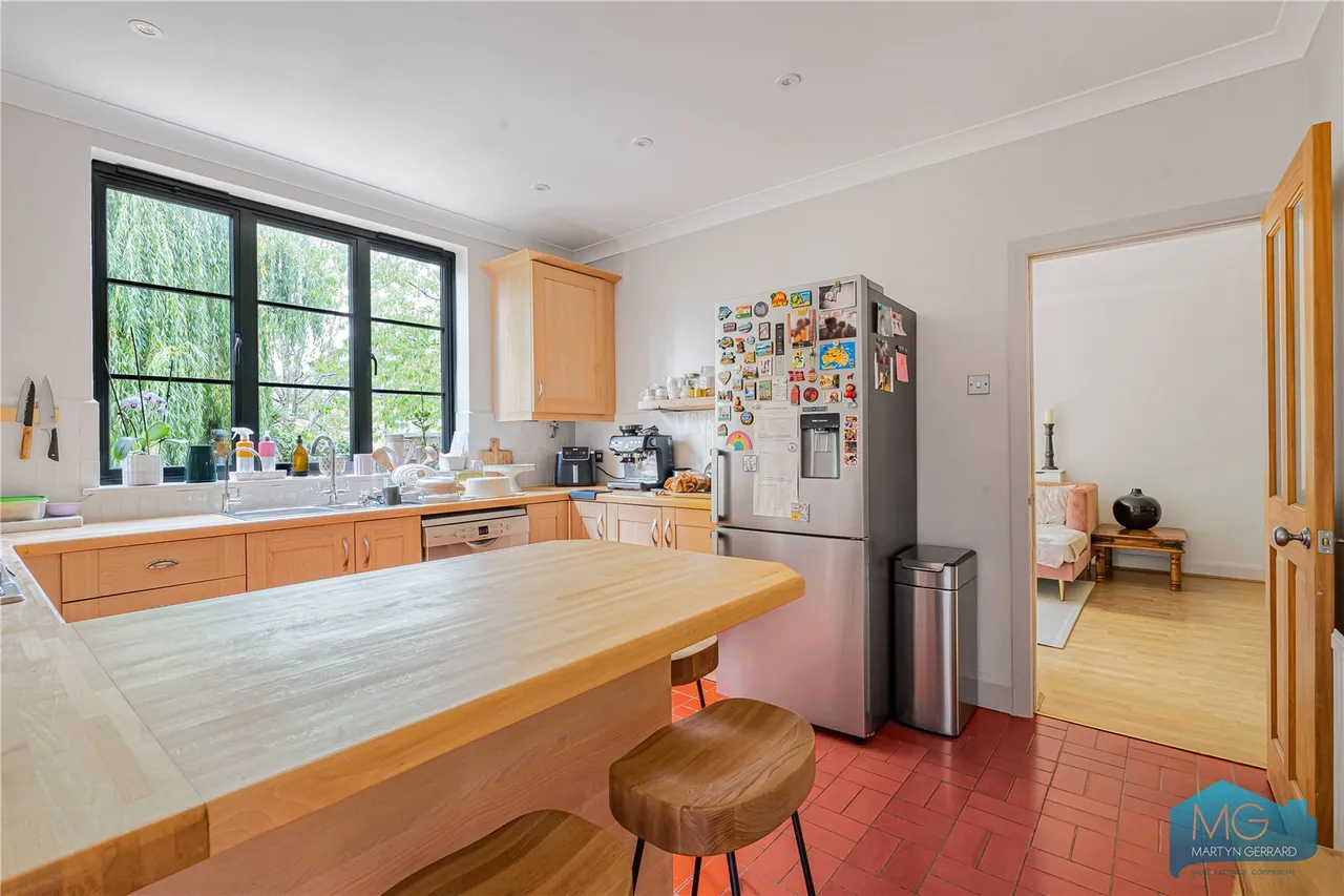 Hutton Grove, North Finchley, N12, photo 13
